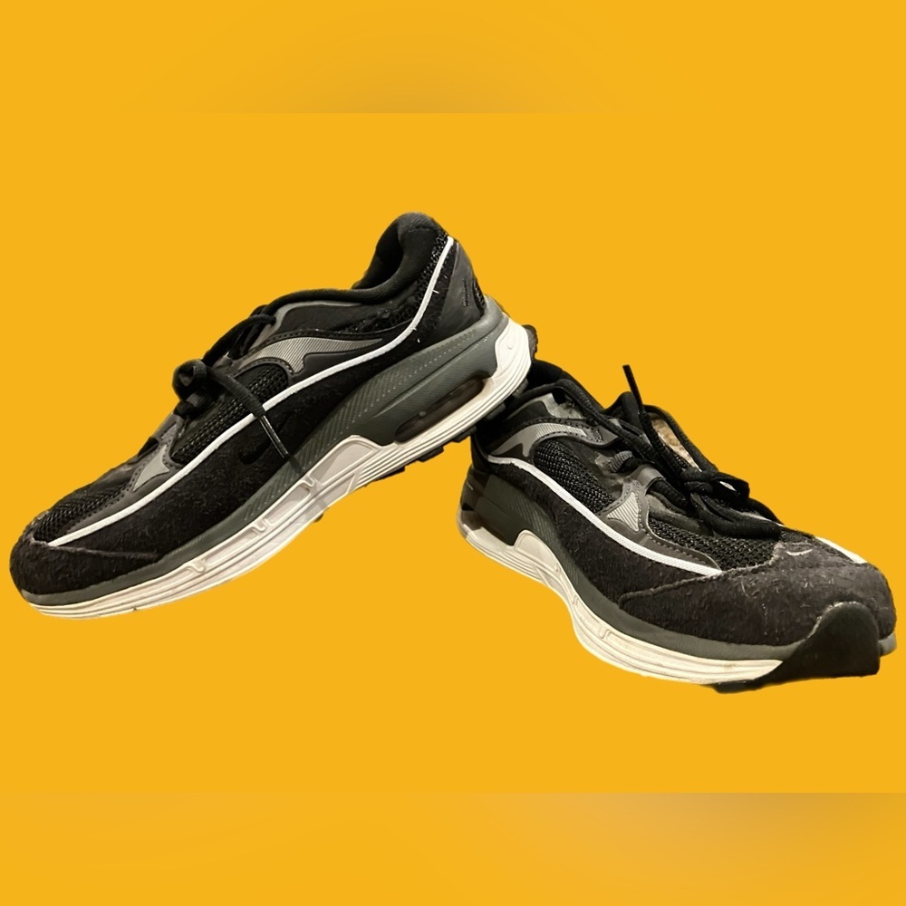 Nike Air Max Bliss Sneakers - Women’s Size 8 (Black, White, Gray)​